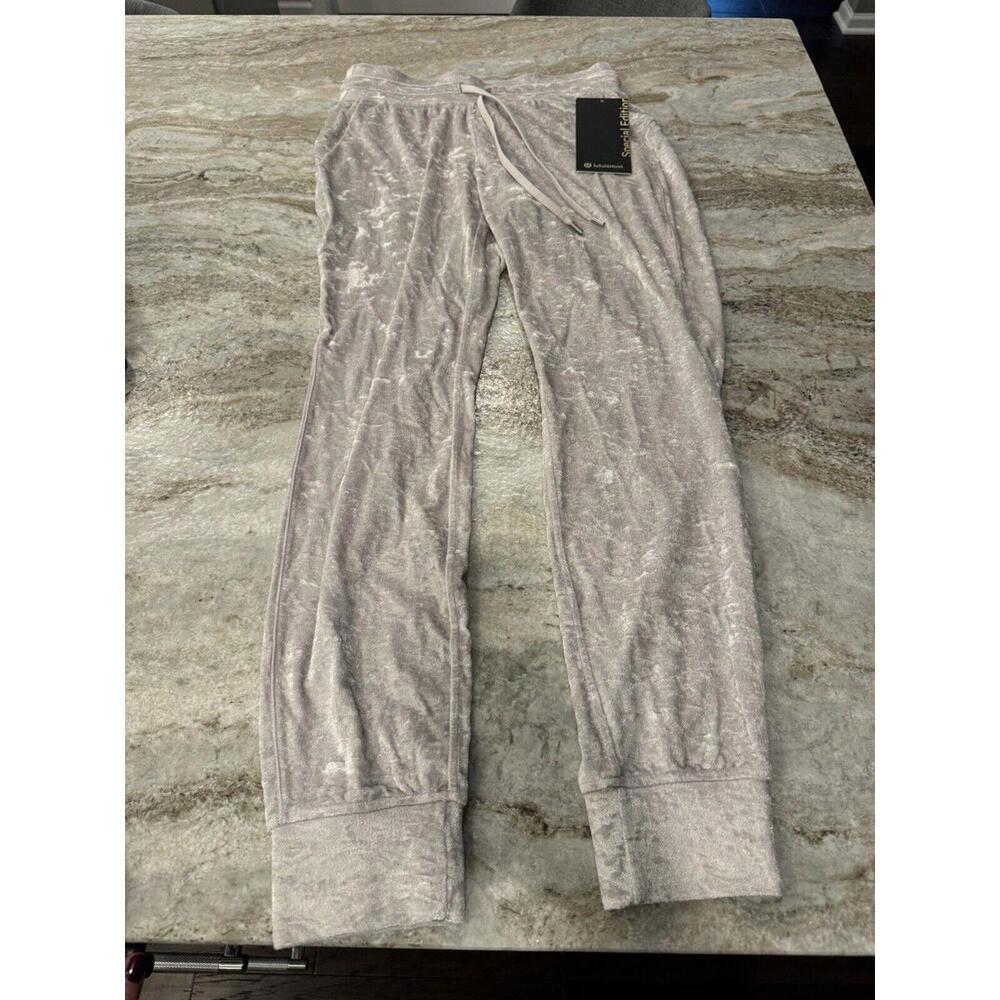 NWT Lululemon Ready To Crush Velvet Jogger Pants Womens Size 8 Silver Gray